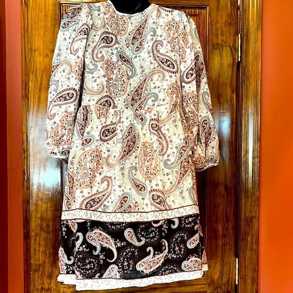 Paisley Bell Sleeve Dress - Picture 5 of 6